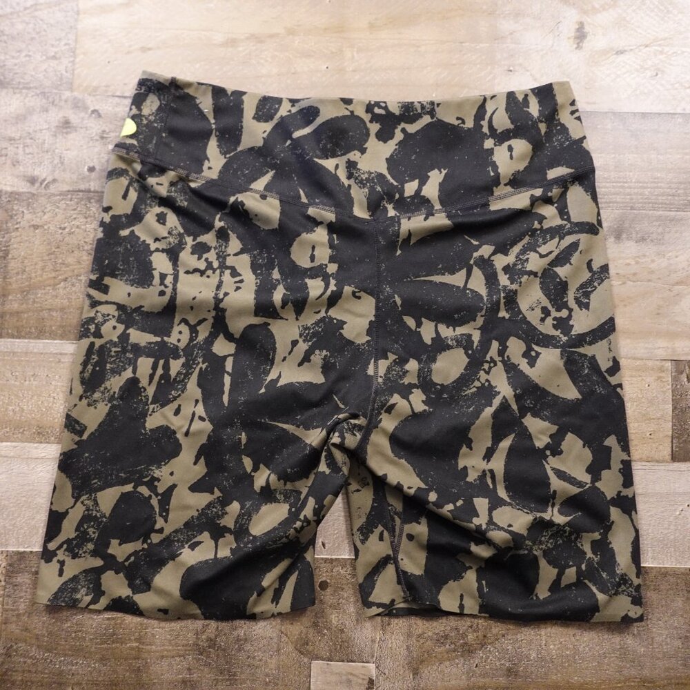 Nike One Luxe Icon Clash Bike Shorts Women’s XL Olive Black Camo 7" inseam - Picture 10 of 10